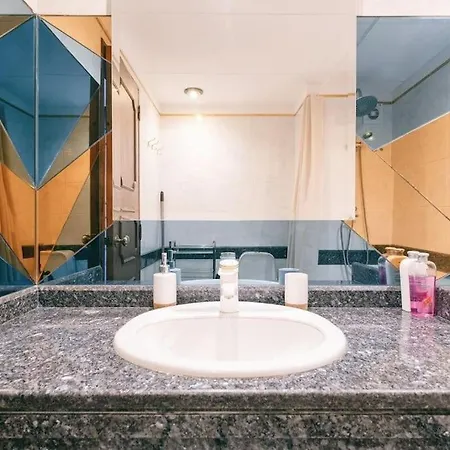 Sunny Bayhill With Swimming Pool * 푼샬