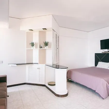 Sunny Bayhill With Swimming Pool Apartment *