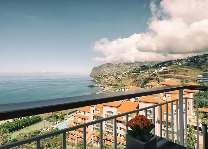 Sunny Bayhill With Swimming Pool * Funchal (Madeira)