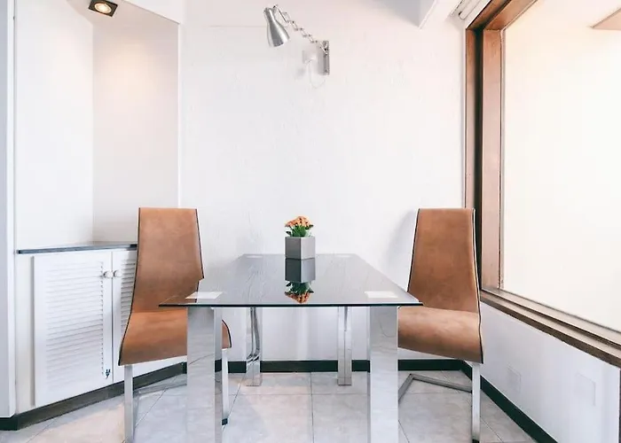 Sunny Bayhill With Swimming Pool *