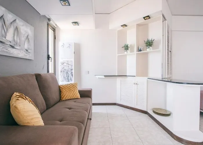 Sunny Bayhill With Swimming Pool