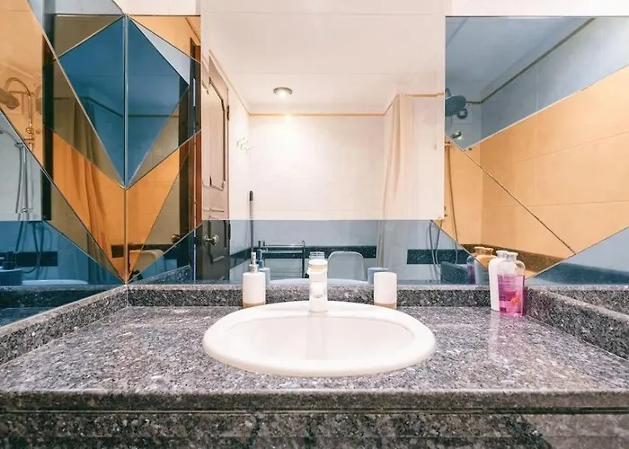 Sunny Bayhill With Swimming Pool * Funchal (Madeira)